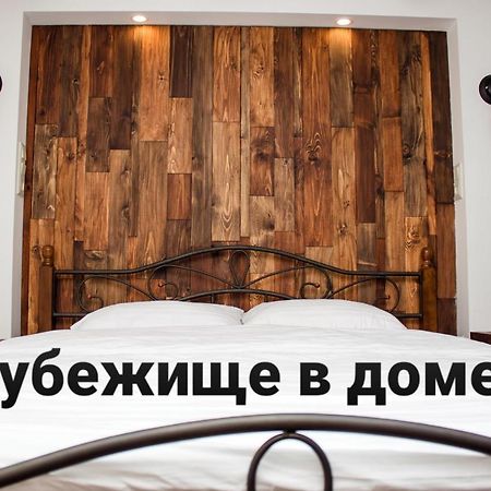 Apartment In The City Center In The House With Atlantes 敖德萨 外观 照片
