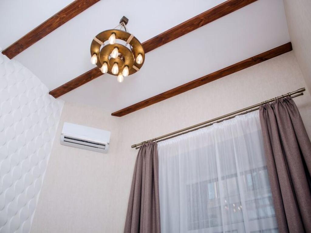 Apartment In The City Center In The House With Atlantes 敖德萨 外观 照片
